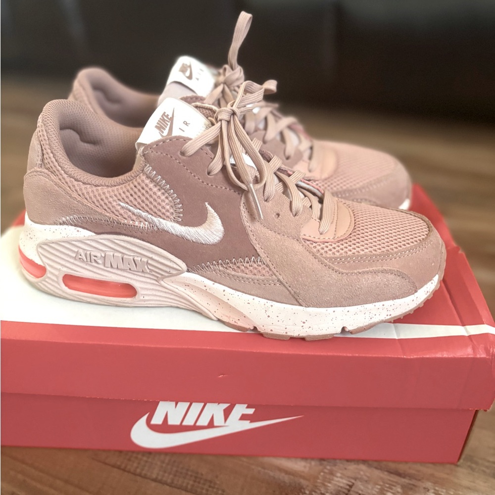 Women’s Nike Air Max Size 8. Pink Oxford Rose